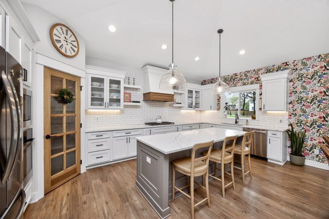 14301 Sheridan Avenue, Urbandale, IA 50323