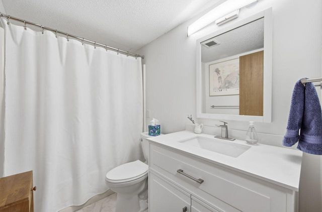 6500 Woodlake Drive 210, Richfield, MN 55423