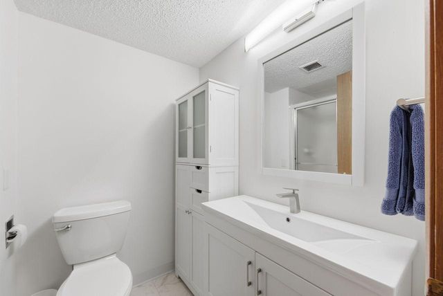 6500 Woodlake Drive 210, Richfield, MN 55423