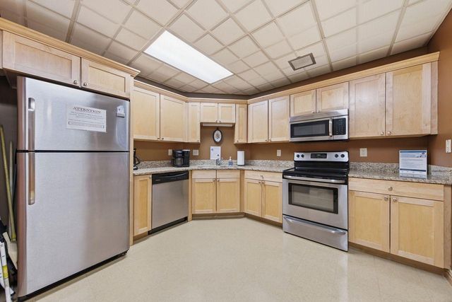 6500 Woodlake Drive 210, Richfield, MN 55423