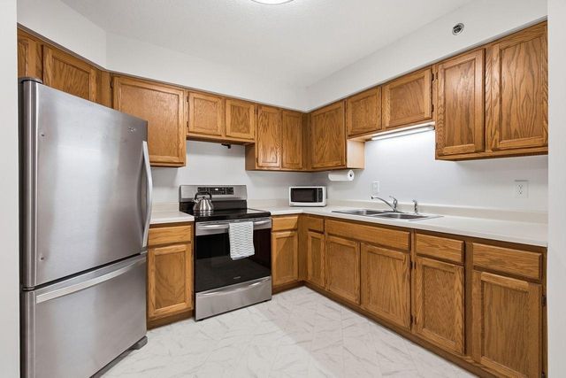 6500 Woodlake Drive 210, Richfield, MN 55423