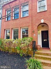 817 E ST SE #1, Washington, DC 20003