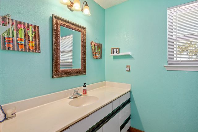 106 Robin Hill, Kerrville, TX 78028