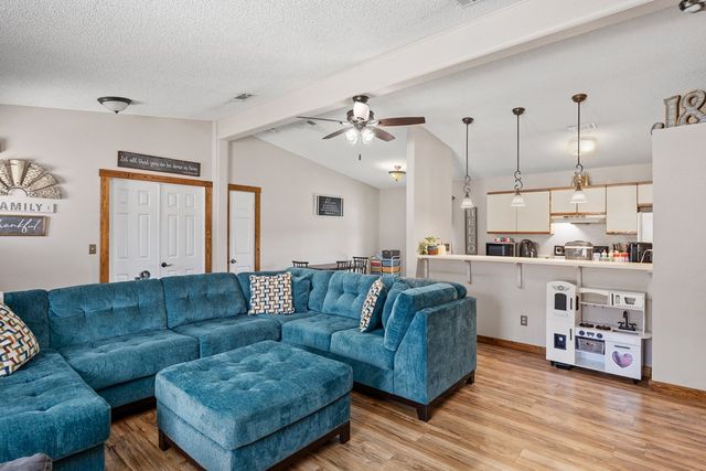 106 Robin Hill, Kerrville, TX 78028