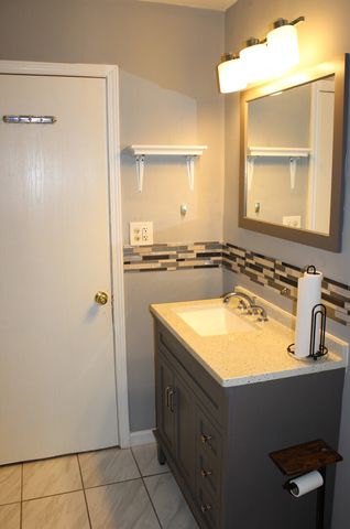 5352 S Shields Avenue, Chicago, IL 60609