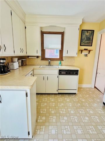 29448 Vinewood Drive, Wickliffe, OH 44092