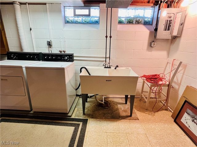 29448 Vinewood Drive, Wickliffe, OH 44092