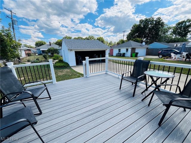 29448 Vinewood Drive, Wickliffe, OH 44092