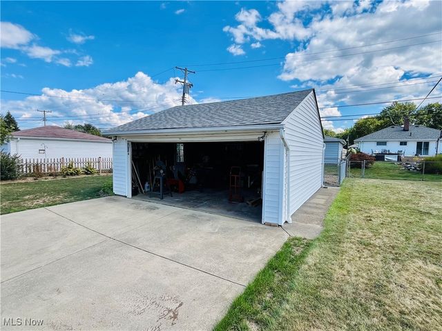 29448 Vinewood Drive, Wickliffe, OH 44092