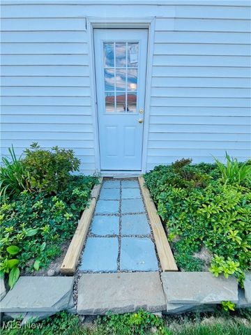 29448 Vinewood Drive, Wickliffe, OH 44092