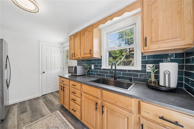 3645 W Run Rd, Munhall, PA 15120