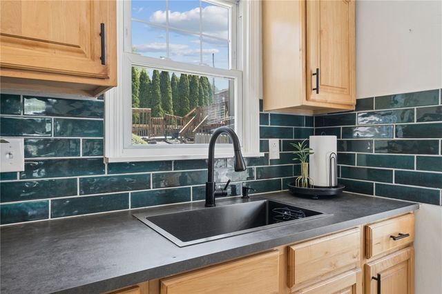 3645 W Run Rd, Munhall, PA 15120