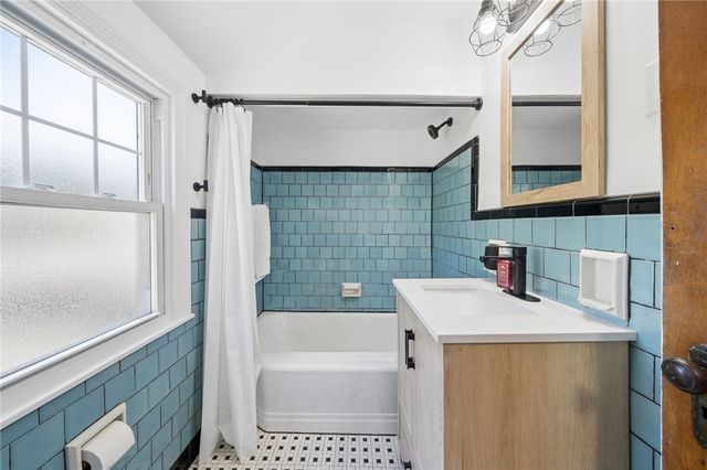 3645 W Run Rd, Munhall, PA 15120