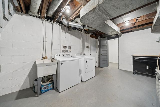 3645 W Run Rd, Munhall, PA 15120