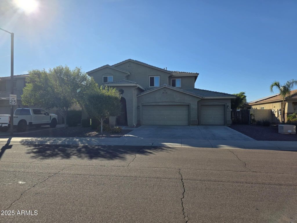 17859 W WESTPARK Boulevard, Surprise, AZ 85388