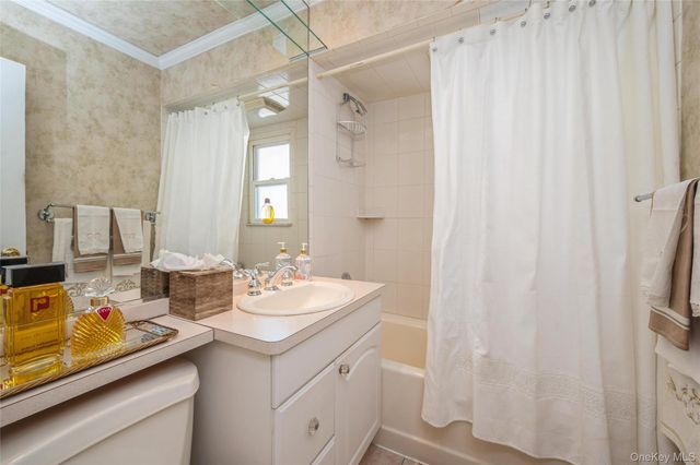 191 Euston Road S, Garden City South, NY 11530