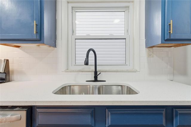 201 Onyx St, Mt Oliver, PA 15210