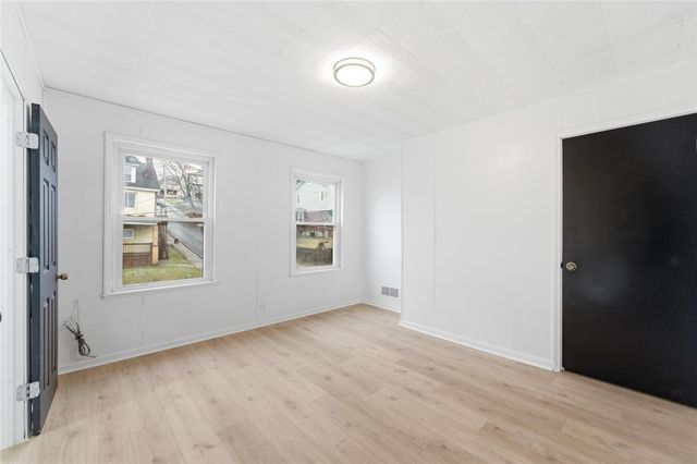 201 Onyx St, Mt Oliver, PA 15210