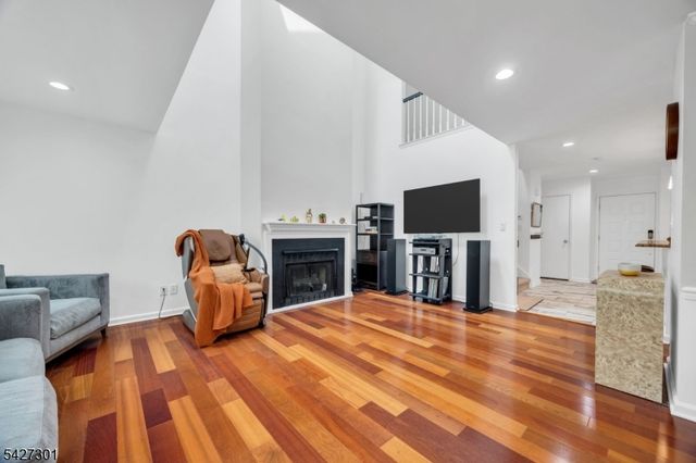 109 Bond St, Bridgewater Twp., NJ 08807