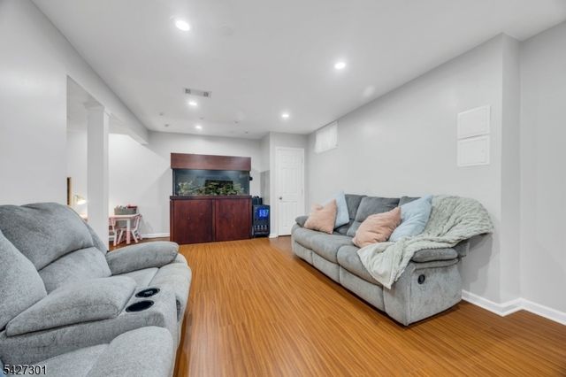 109 Bond St, Bridgewater Twp., NJ 08807