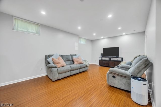 109 Bond St, Bridgewater Twp., NJ 08807