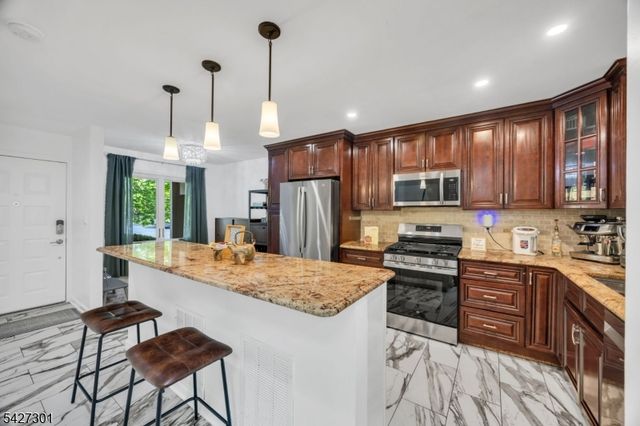 109 Bond St, Bridgewater Twp., NJ 08807