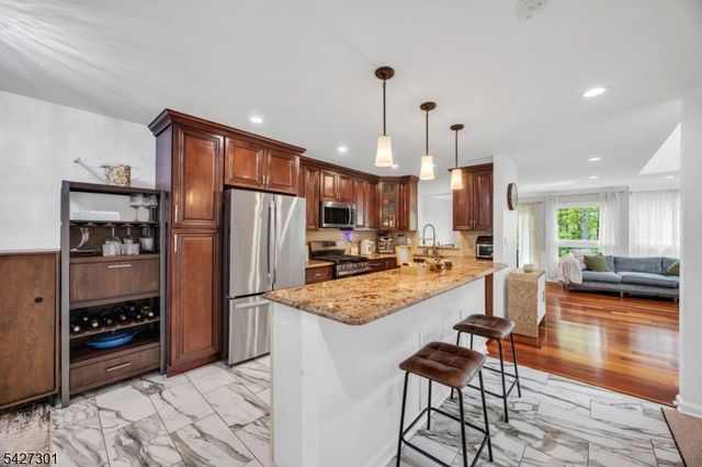 109 Bond St, Bridgewater Twp., NJ 08807
