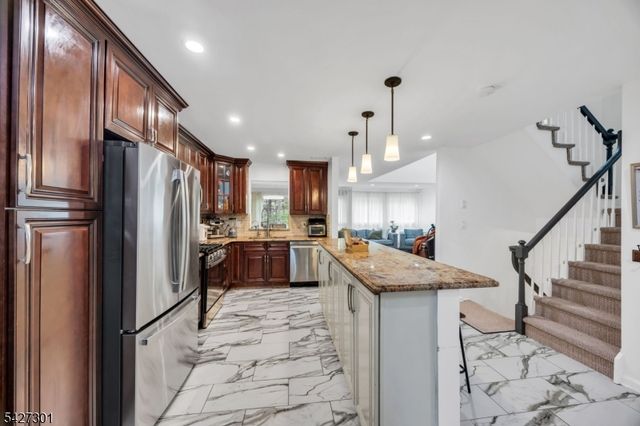 109 Bond St, Bridgewater Twp., NJ 08807