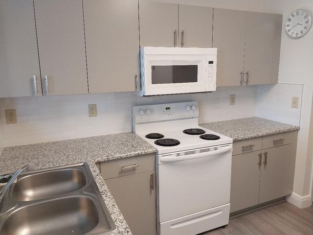 128 SW Peacock Boulevard 15-203, Port St Lucie, FL 34986