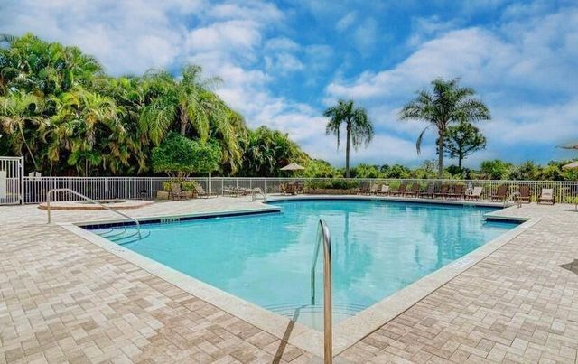 128 SW Peacock Boulevard 15-203, Port St Lucie, FL 34986