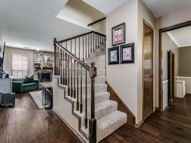 320 Blue Quail Court, Bedford, TX 76021