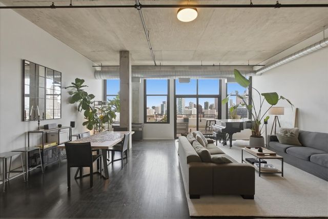 900 N KINGSBURY Street 1166, Chicago, IL 60610