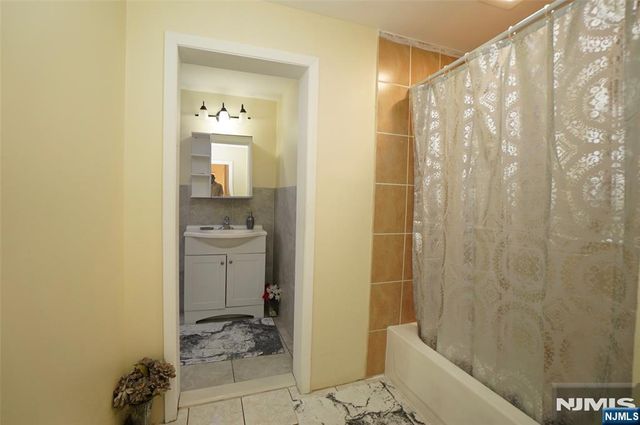 752 Highland, Newark, NJ 07104