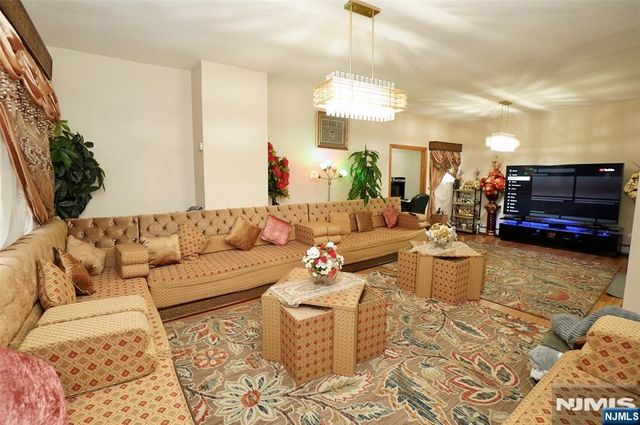 752 Highland, Newark, NJ 07104