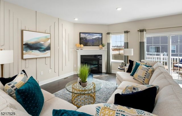 20 Eastwood Ter 20, East Hanover Twp., NJ 07936