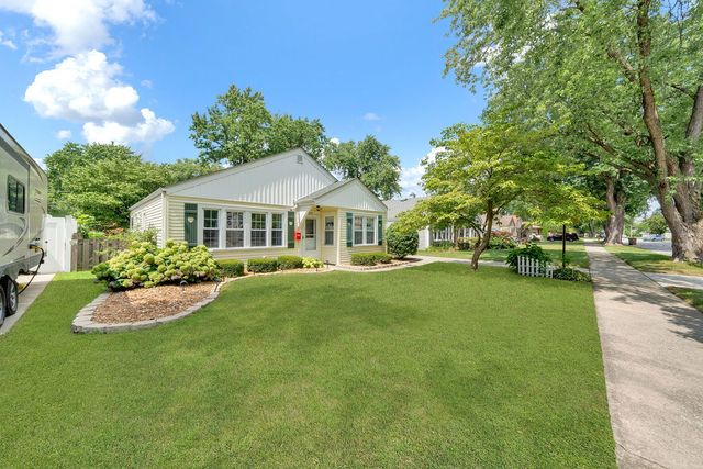 9220 S 49th Avenue, Oak Lawn, IL 60453