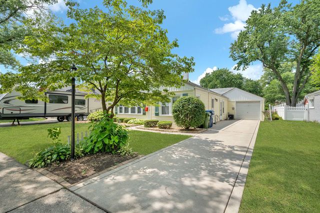 9220 S 49th Avenue, Oak Lawn, IL 60453