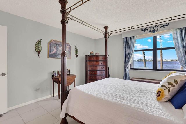 1950 SW Palm City Road 8-106, Stuart, FL 34994