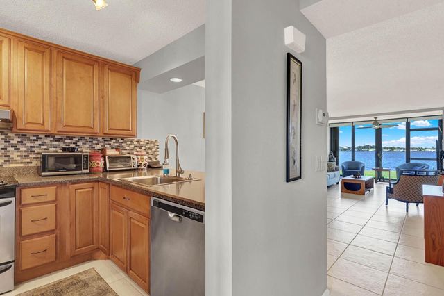1950 SW Palm City Road 8-106, Stuart, FL 34994