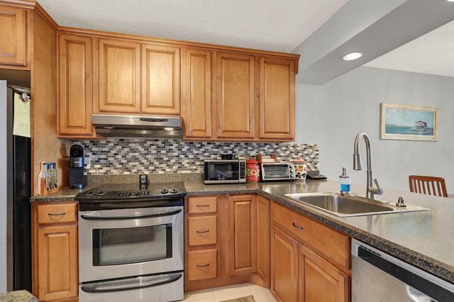 1950 SW Palm City Road 8-106, Stuart, FL 34994