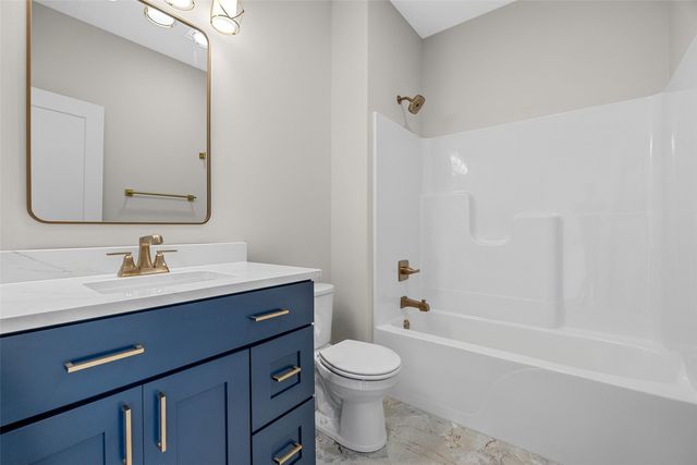 100 S Seven Oaks Road, North Liberty, IA 52317