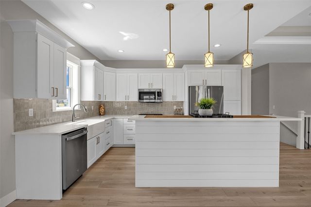 100 S Seven Oaks Road, North Liberty, IA 52317