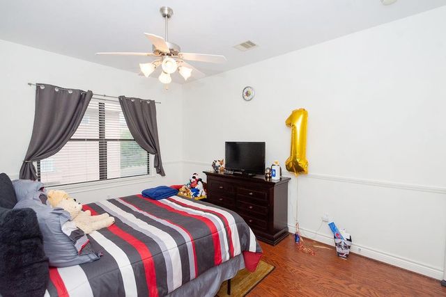 9120 Lakes At 610 Drive, Houston, TX 77054