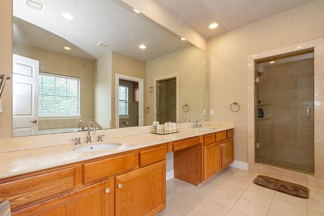 9120 Lakes At 610 Drive, Houston, TX 77054