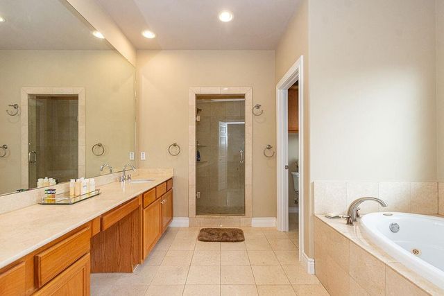 9120 Lakes At 610 Drive, Houston, TX 77054