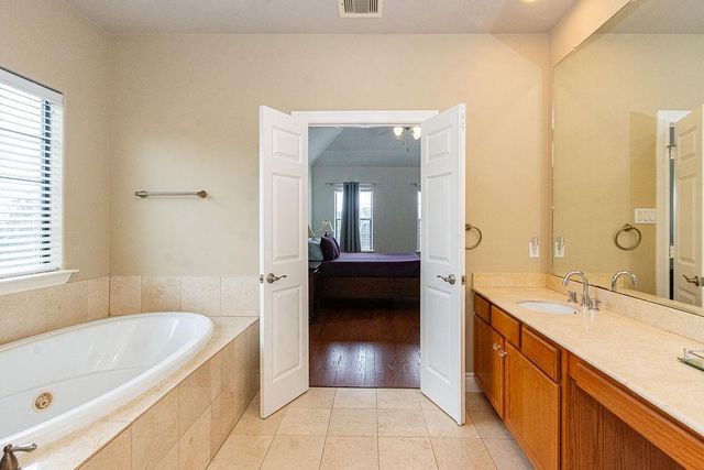 9120 Lakes At 610 Drive, Houston, TX 77054