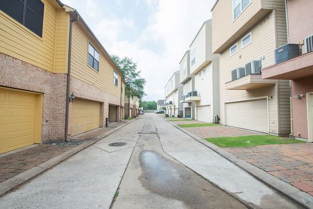 9120 Lakes At 610 Drive, Houston, TX 77054
