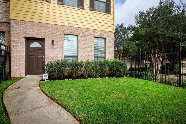 9120 Lakes At 610 Drive, Houston, TX 77054