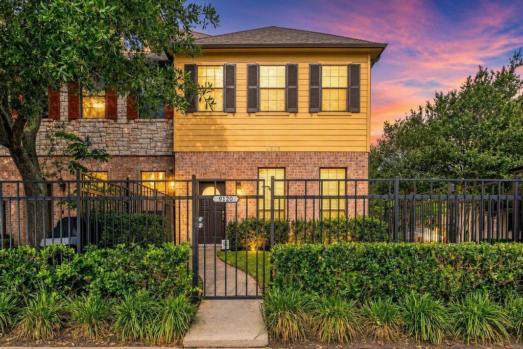 9120 Lakes At 610 Drive, Houston, TX 77054