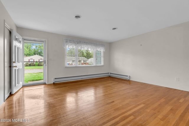 112 Georgetown Road, Toms River, NJ 08757